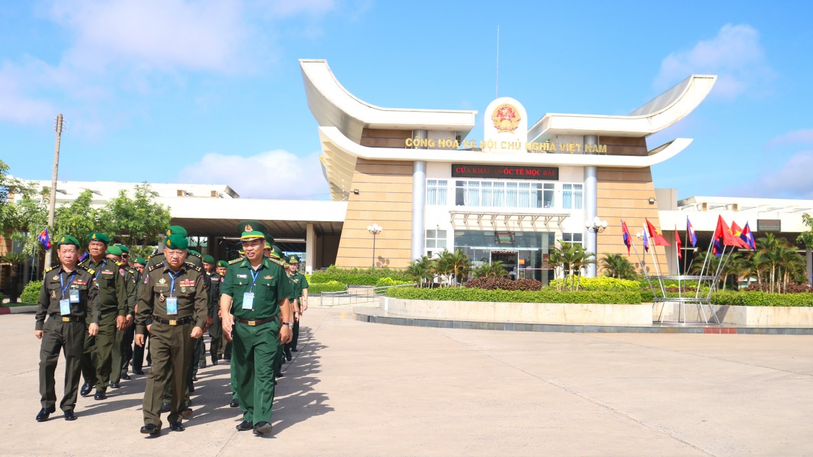 Tháo gỡ điểm nghẽn, nâng cao hiệu quả giám sát hàng hóa tại Cửa khẩu quốc tế Mộc Bài