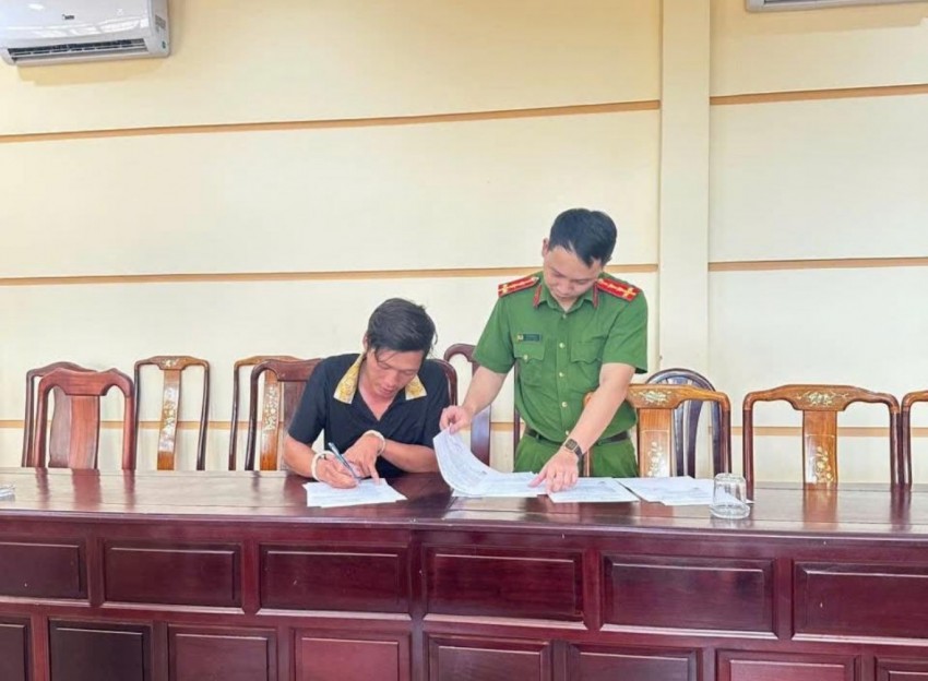 Khởi tố 2 nhân viên giao hàng nhanh chi nhánh Bình Phước về tội tham ô tài sản