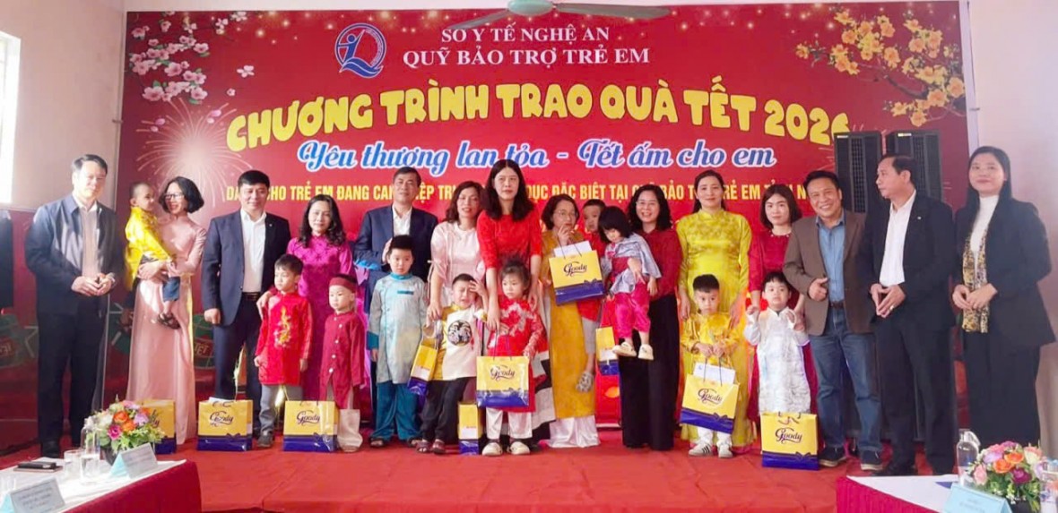 Những phần quà ý nghĩa đến với trẻ em có hoàn cảnh đặc biệt.