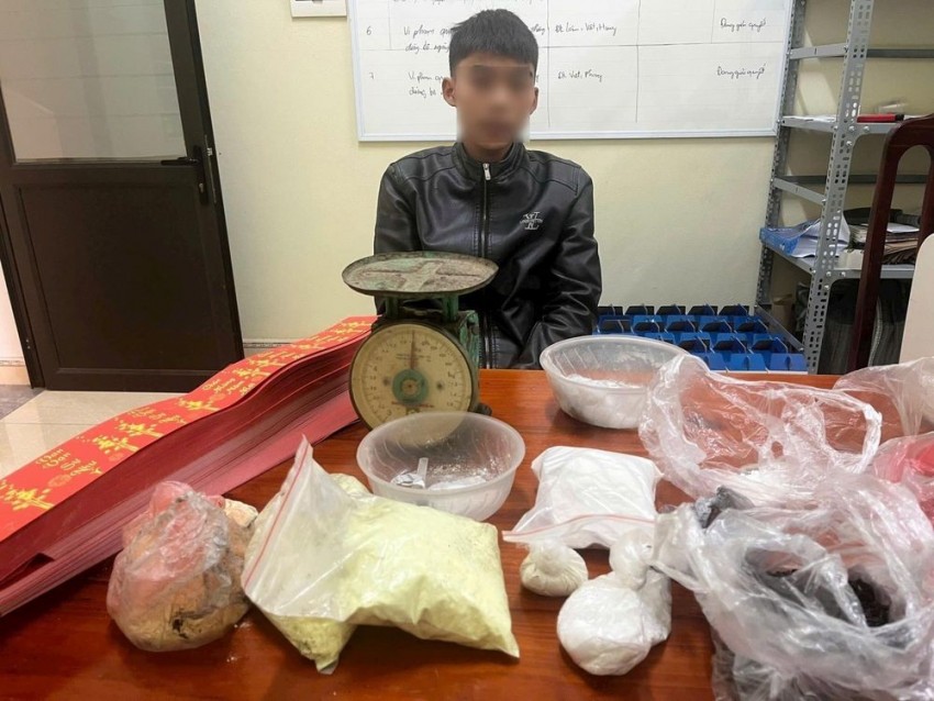 Bắt đối tượng lên mạng mua nguyên liệu về sản xuất pháo nổ trái phép