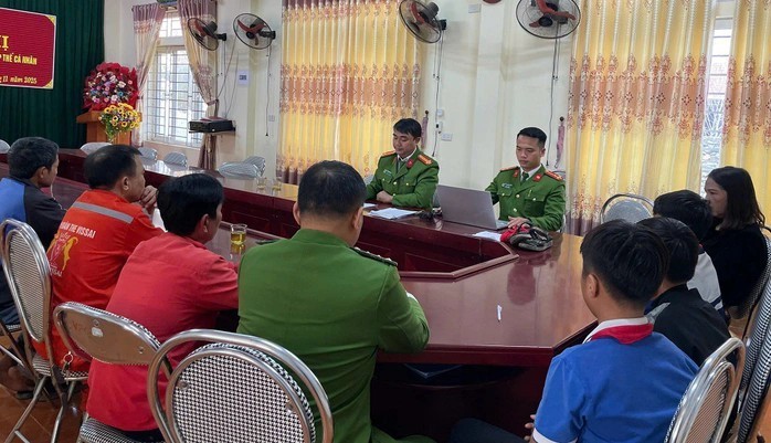 Các cháu học sinh trong việc tung tin giả tự vẫn làm việc với cơ quan công an