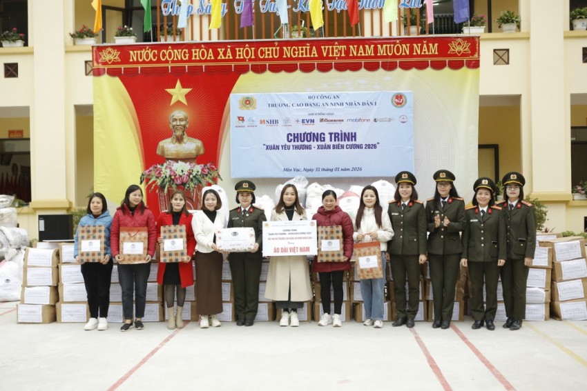 Đem “Xuân yêu thương” đến với học sinh miền biên giới Mèo Vạc