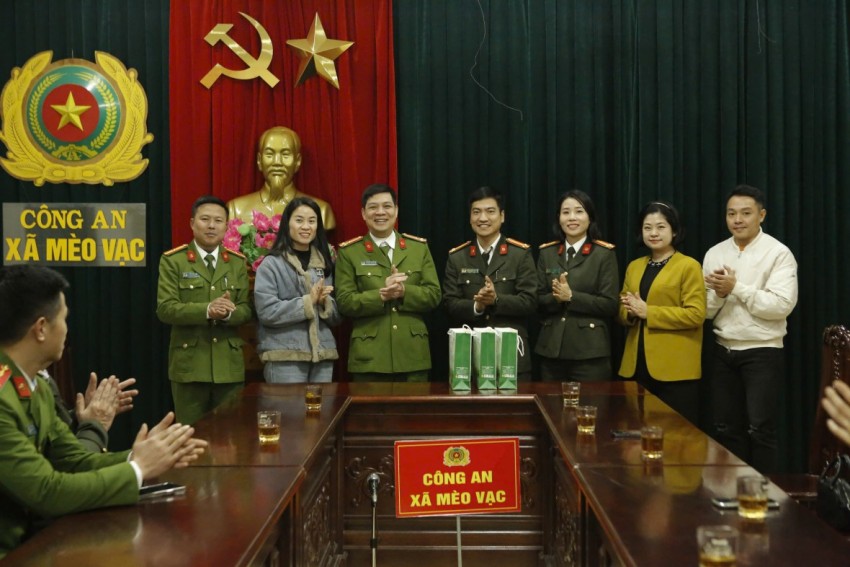 Đem “Xuân yêu thương” đến với học sinh miền biên giới Mèo Vạc