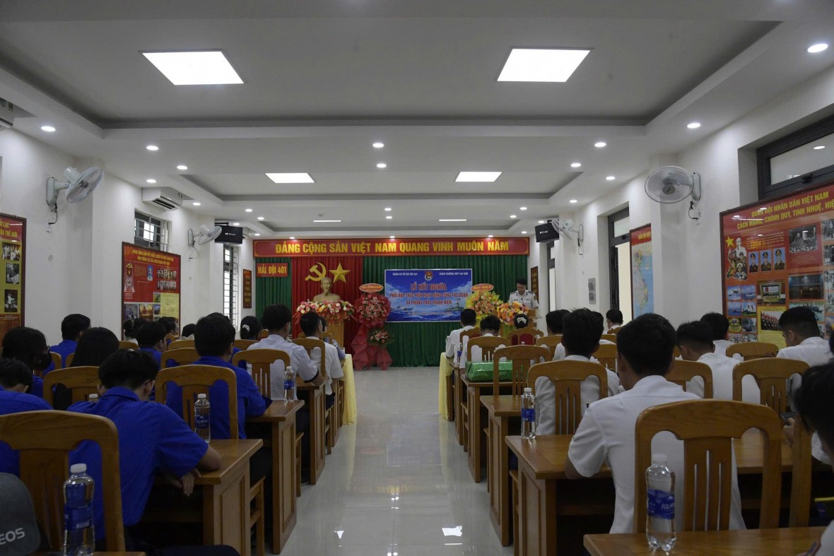 Hải đội 401 tăng cường đoàn kết quân - dân, góp phần giáo dục lý tưởng cách mạng cho thế hệ trẻ