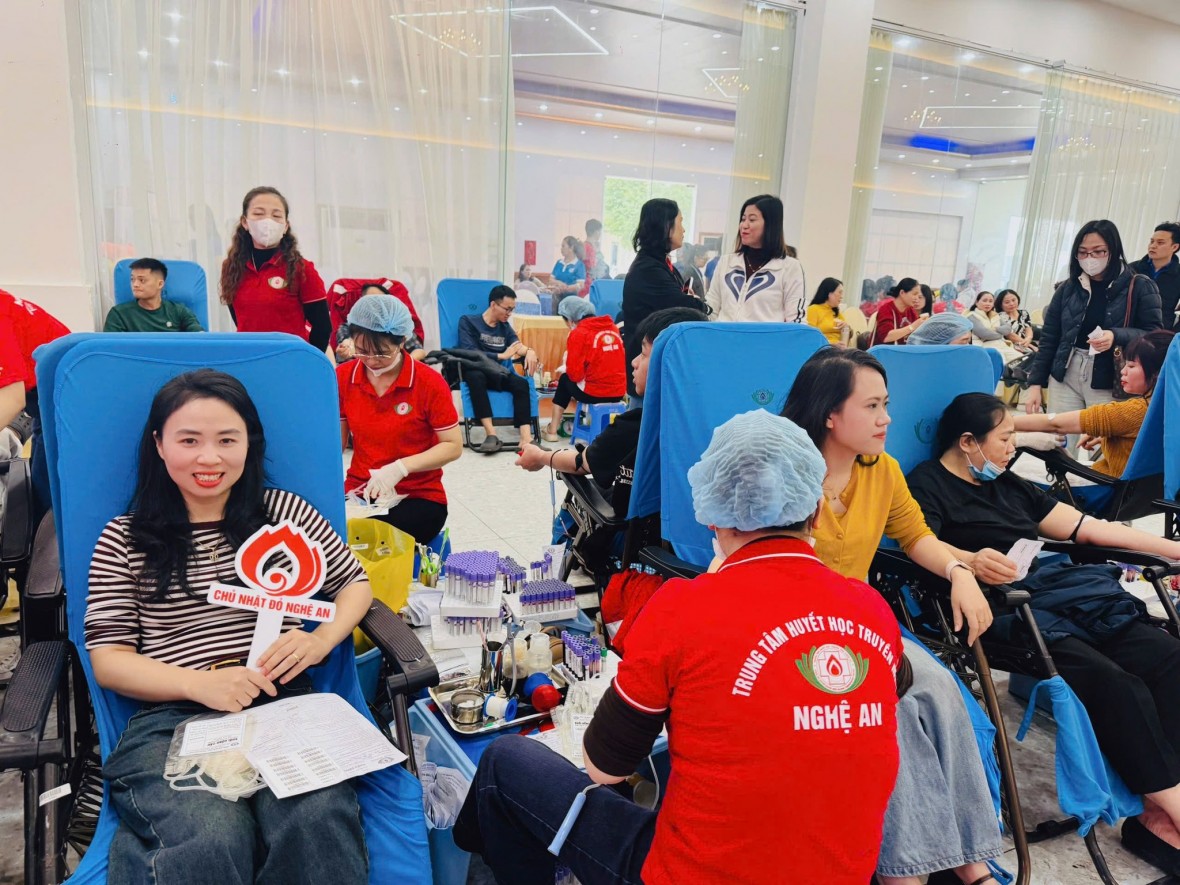 Những giọt máu ấm đầu năm từ ngày hội Chủ Nhật Đỏ ở Nghệ An.