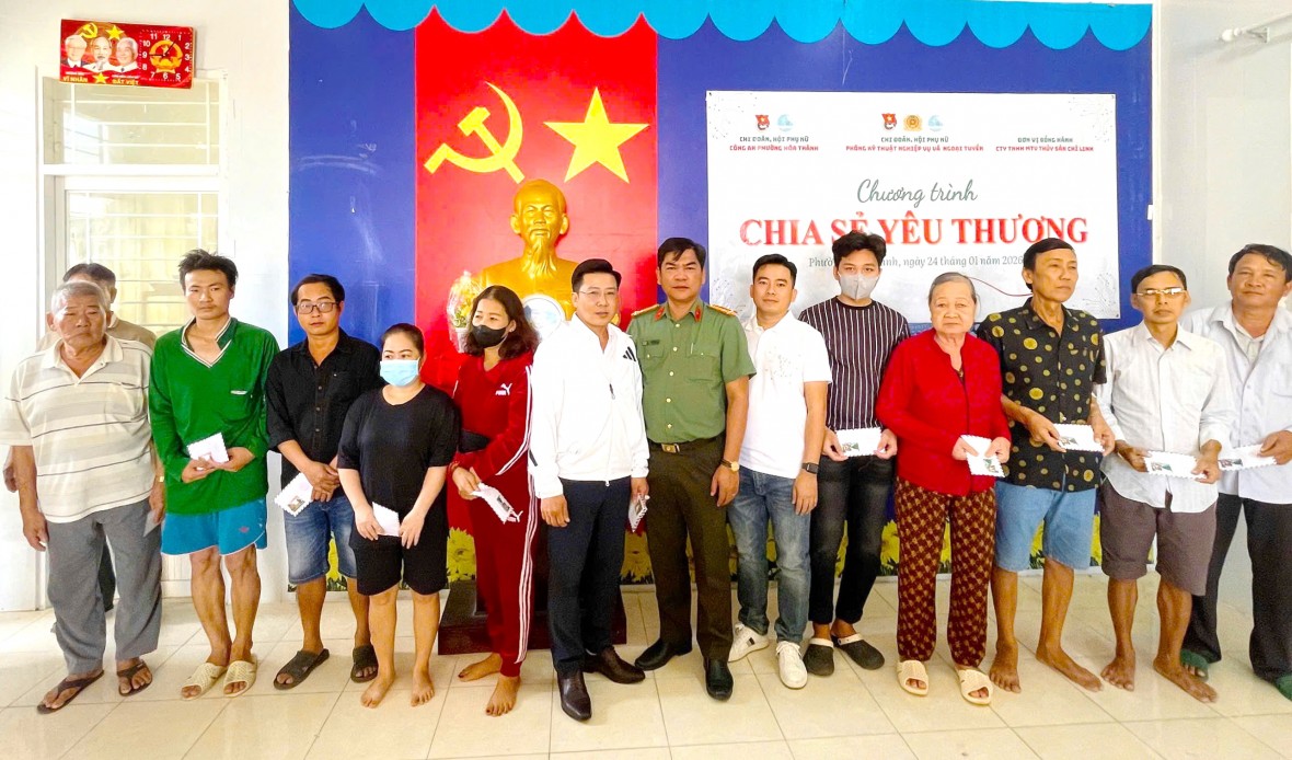 Công an Cà Mau: Lan tỏa Xuân nghĩa tình, bồi đắp thế trận an ninh Nhân dân từ cơ sở