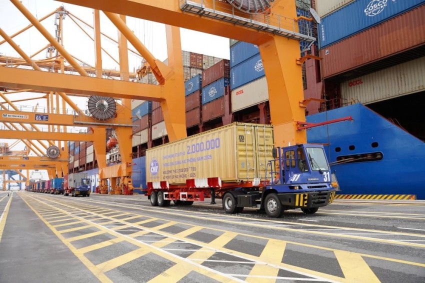 Cảng Hải Phòng đón TEU thứ 2 triệu thông qua cảng trong năm 2025. Cảng Hải Phòng đón TEU thứ 2 triệu thông qua cảng trong năm 2025.