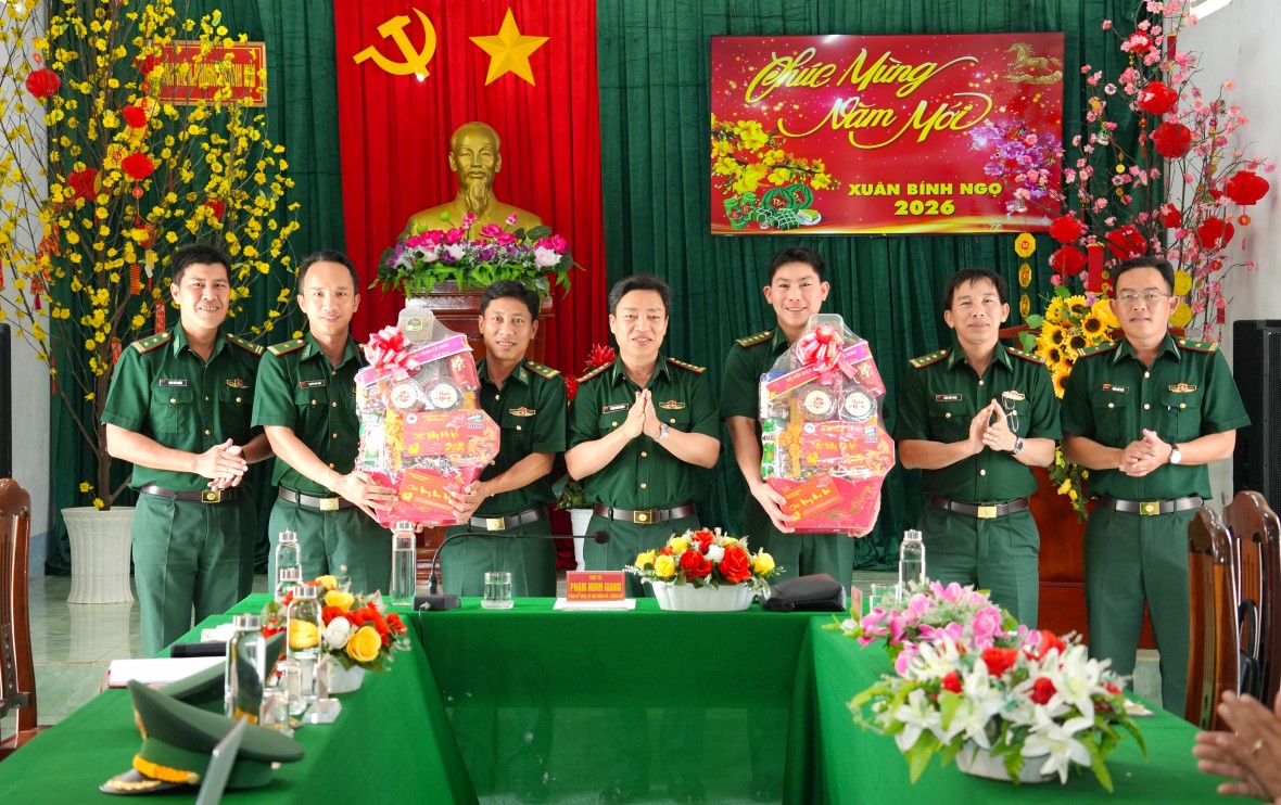 BĐBP Cà Mau thăm, chúc Tết các đơn vị tuyến biển, quyết tâm bảo vệ vững chắc chủ quyền biển