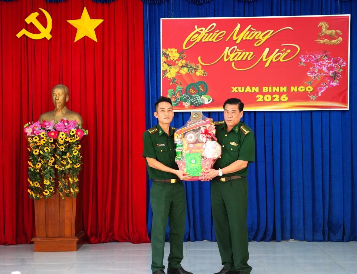 BĐBP Cà Mau thăm, chúc Tết các đơn vị tuyến biển, quyết tâm bảo vệ vững chắc chủ quyền biển