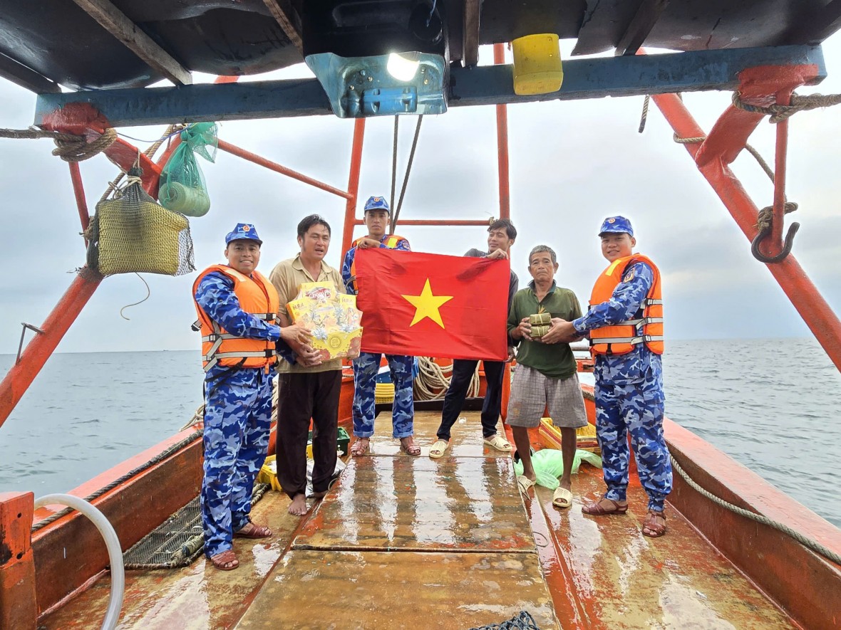 Vì mùa Xuân bình yên trên vùng biển Tây Nam