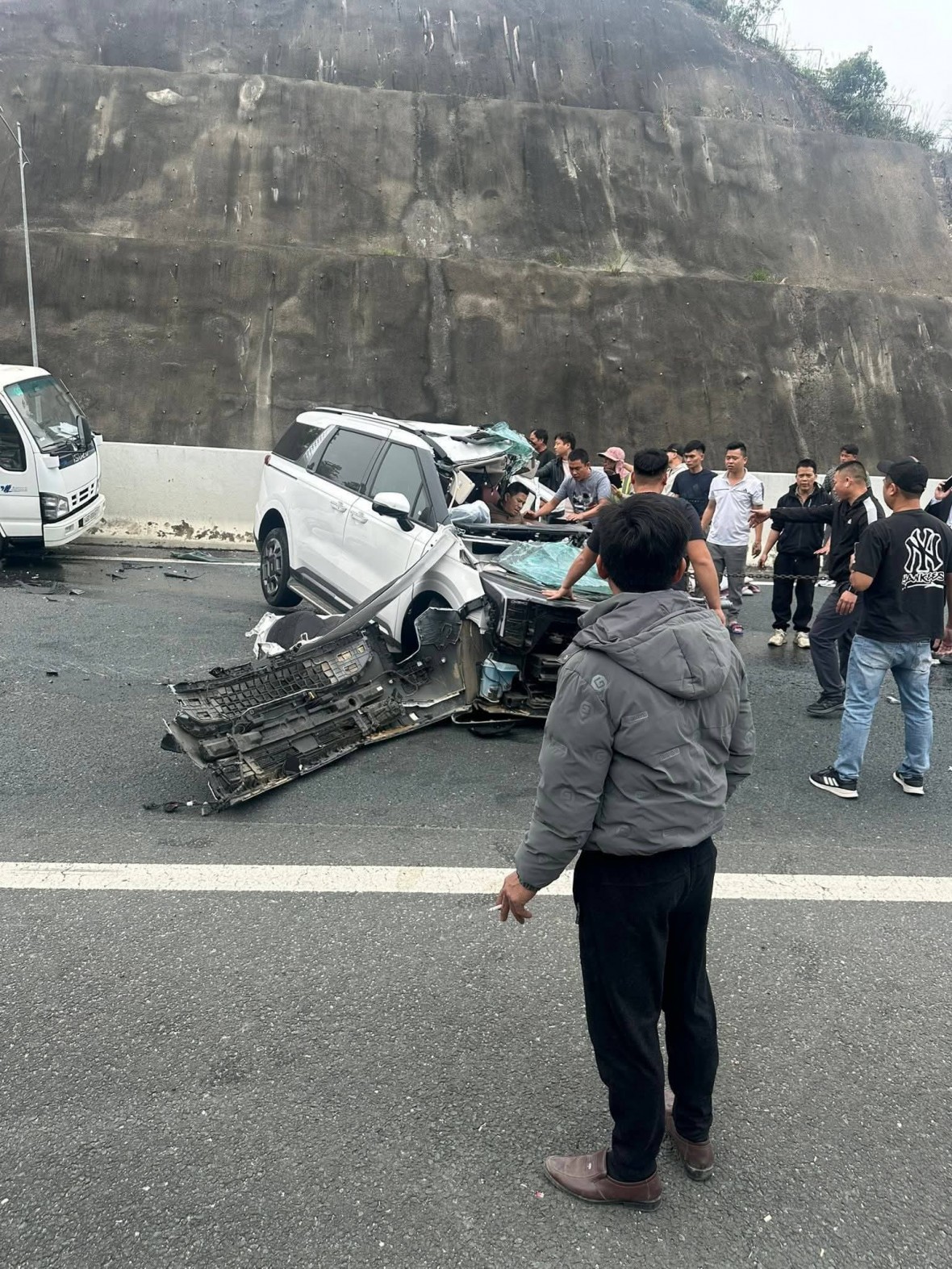 Va chạm trên cao tốc Hải Phòng - Móng Cái, một người bị thương