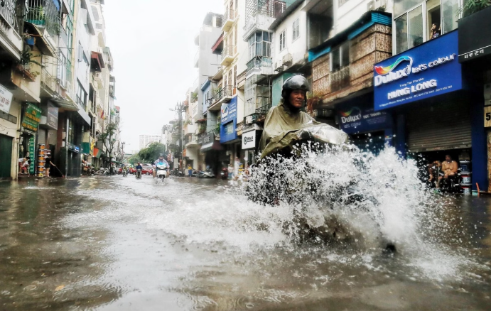 Nhiều tuyến đường ở Hà Nội ngập sâu hồi cuối tháng 9/2025