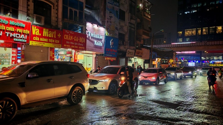 Người dân ngao ngán cảnh cận tết thi công đường Nguyễn Tuân