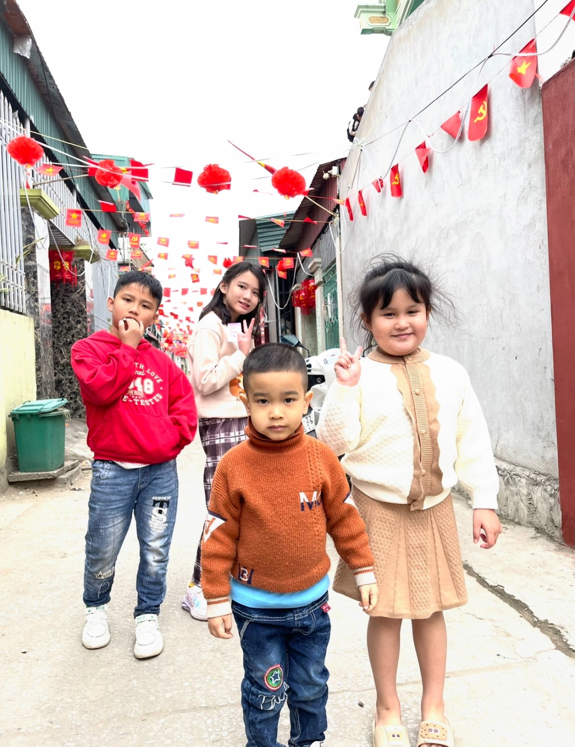 Tết về trong tiếng sóng