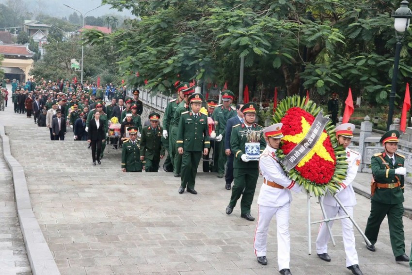 Truy điệu, an táng 5 hài cốt liệt sĩ và 1 mộ liệt sĩ tập thể tại Vị Xuyên