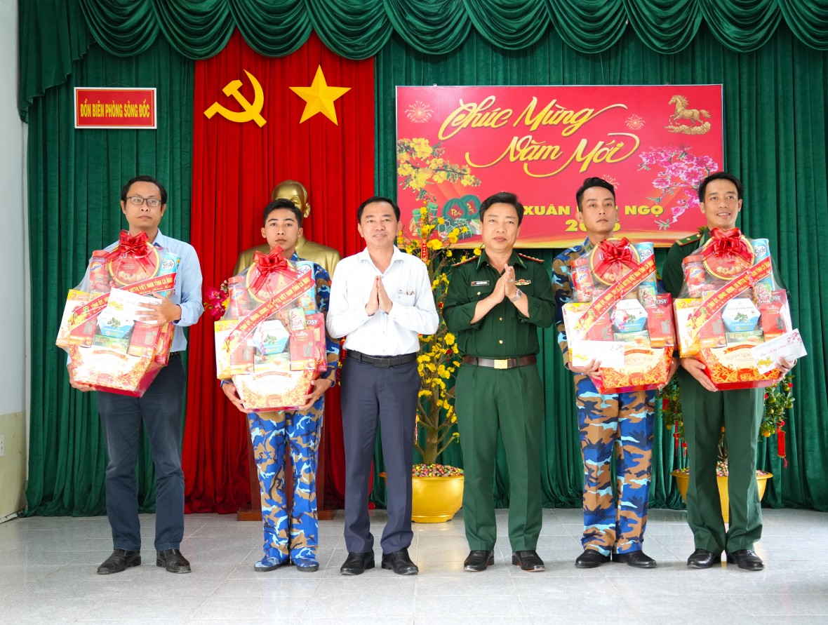 Tỉnh ủy Cà Mau thăm, chúc Tết các lực lượng làm nhiệm vụ trên tuyến biên giới Tây Nam
