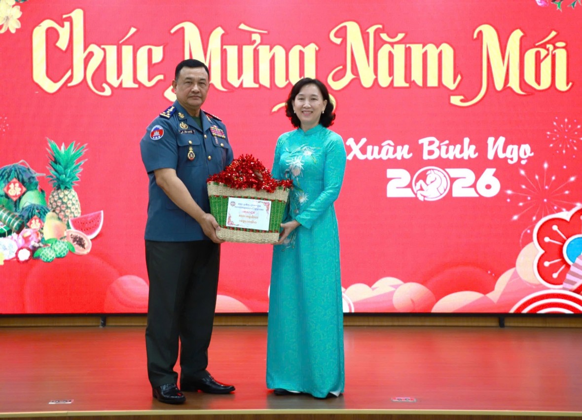 Đoàn đại biểu Bộ Tư lệnh Hiến binh Hoàng gia Campuchia thăm và chúc tết tỉnh An Giang