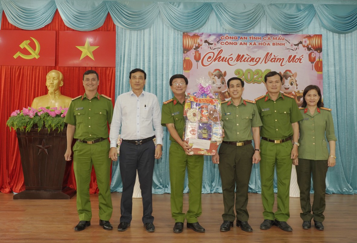 Công an Cà Mau thăm, tri ân Mẹ VNAH, Anh hùng LLVT và chúc Tết lực lượng, dịp Xuân Bính Ngọ