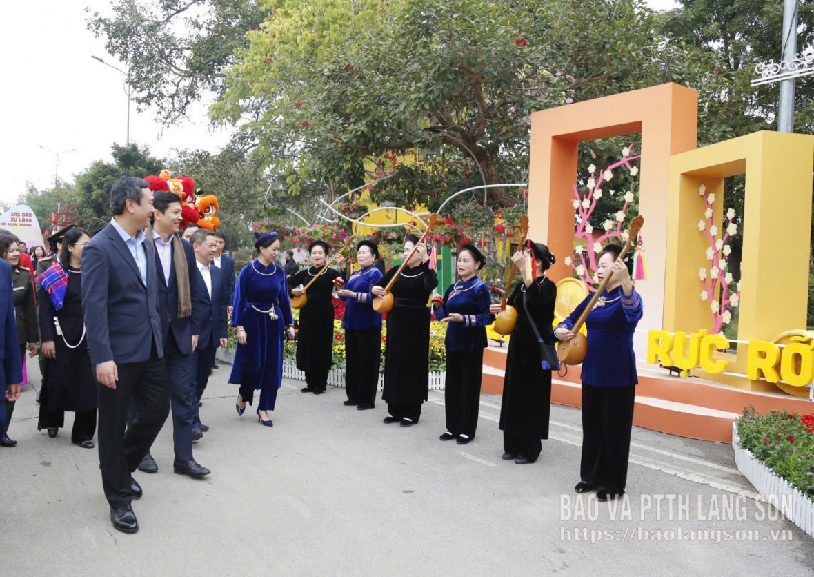 Khai trương Đường hoa Xuân xứ Lạng 2026, tôn vinh sắc đào và di sản địa chất