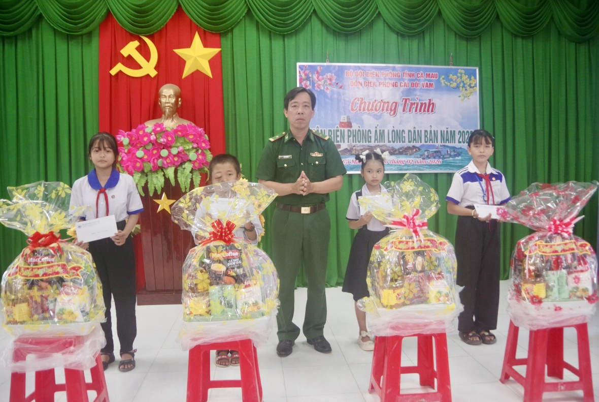 “Xuân Biên phòng ấm lòng dân bản”: Lan tỏa nghĩa tình vùng địa đầu cực Nam Tổ quốc