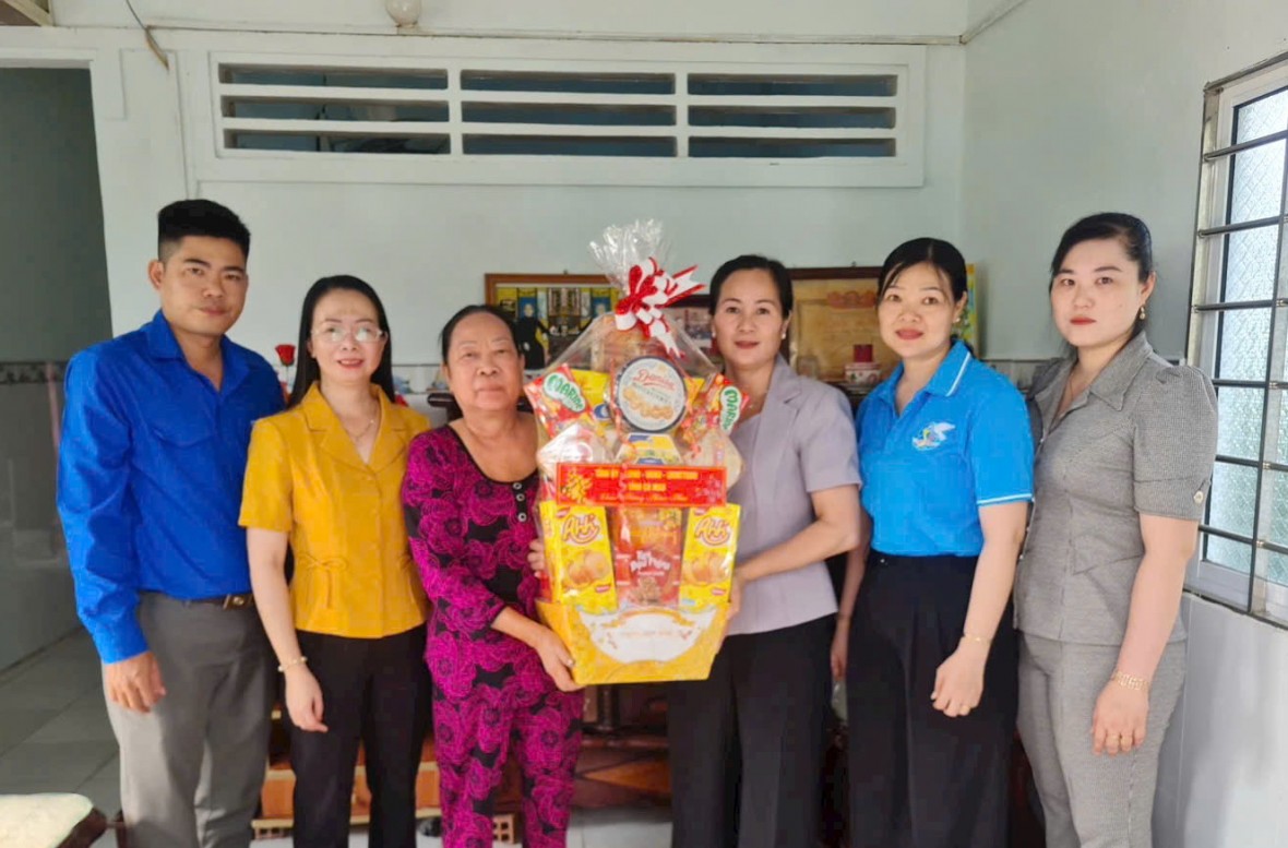 Phiên chợ Xuân “0 đồng”, thắm tình Quân - Dân những ngày giáp Tết ở Cà Mau