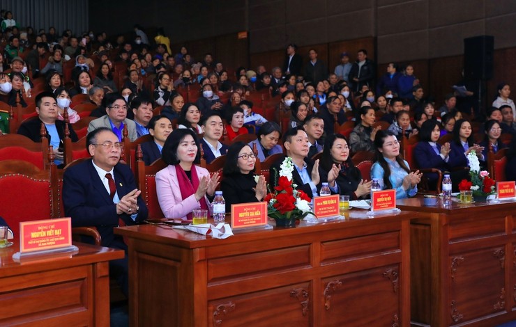 Hà Nội: Trao tặng hơn 450 triệu đồng cho công nhân lao động tại xã Đan Phượng