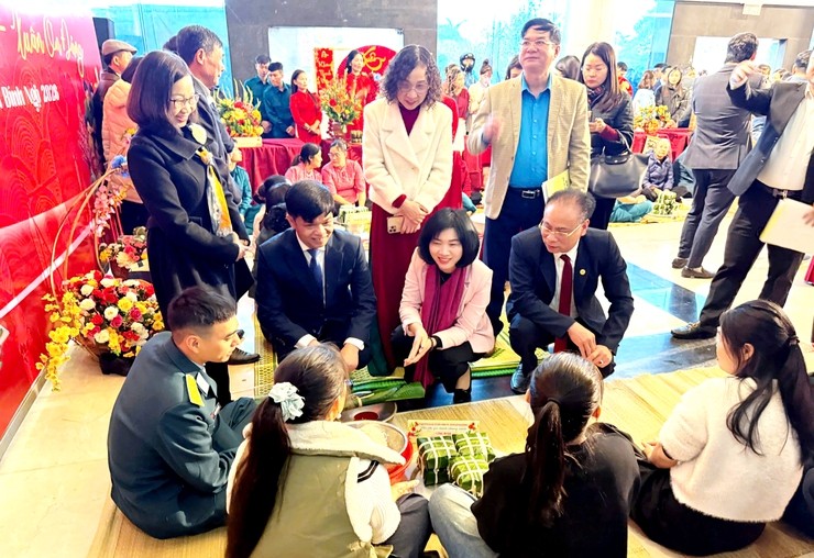 Hà Nội: Trao tặng hơn 450 triệu đồng cho công nhân lao động tại xã Đan Phượng