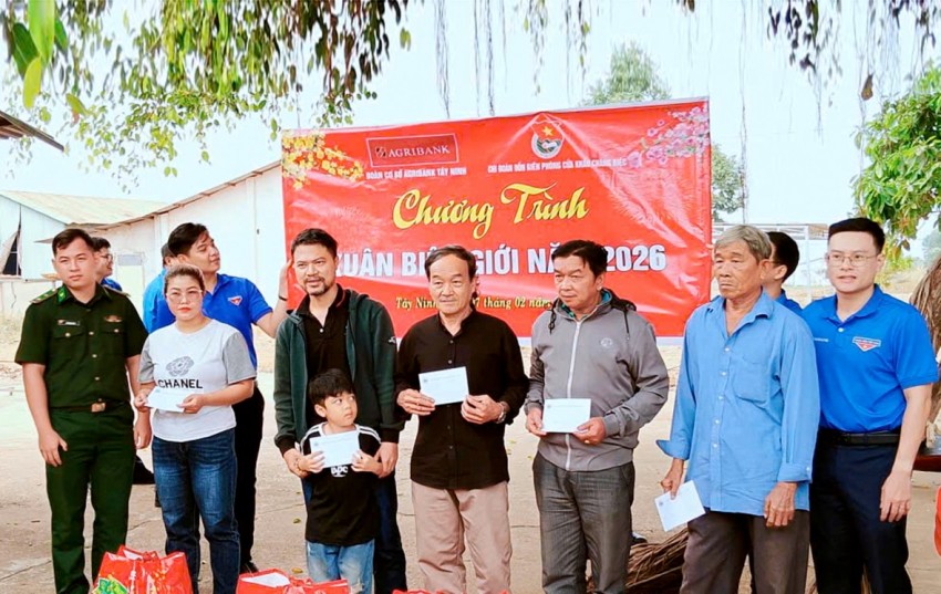 Xuân ấm tình quân - dân nơi biên cương Chàng Riệc