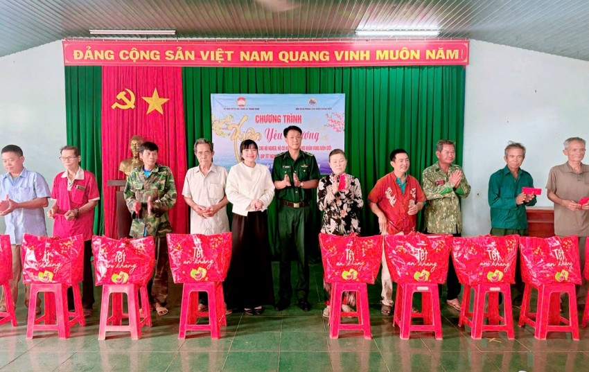 Xuân ấm tình quân - dân nơi biên cương Chàng Riệc