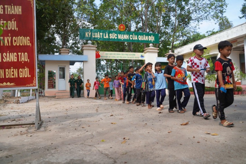 Đồn Biên phòng Tuyên Bình mang Xuân ấm đến người dân biên giới