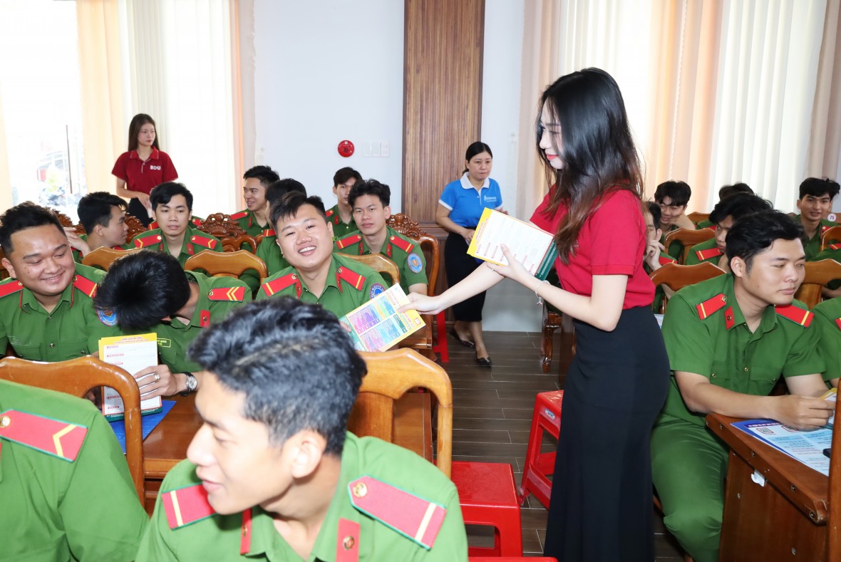 Công an Cà Mau tổ chức “Xuân chiến sĩ” đồng hành cùng chiến sĩ nghĩa vụ