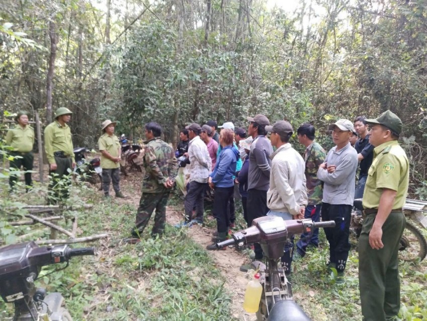 Tuyên truyền pháp luật cho người dân.