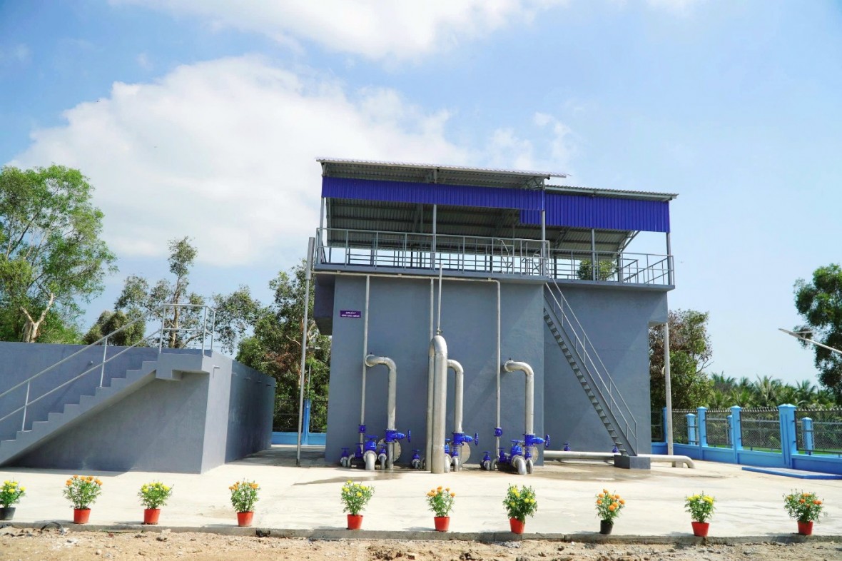 Bàn giao dự án các công trình cấp nước tập trung nông thôn và dự án Đầu tư mạng đường ống cấp nước đến hộ gia đình tại An Giang