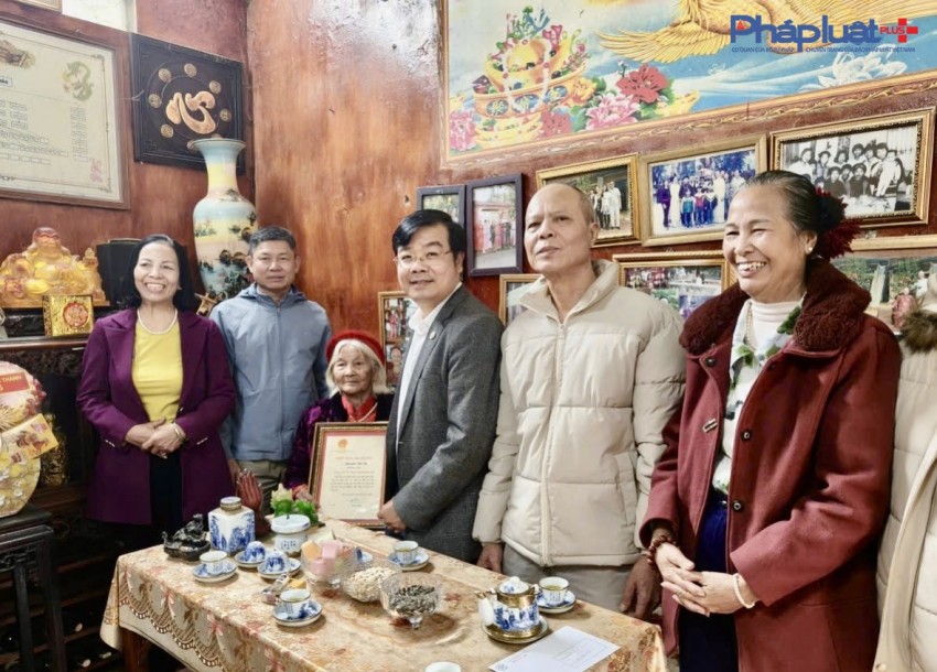 Đảng bộ, chính quyền xã Đại Thanh thăm hỏi, tặng quà các đối tượng chính sách dịp Tết Nguyên đán