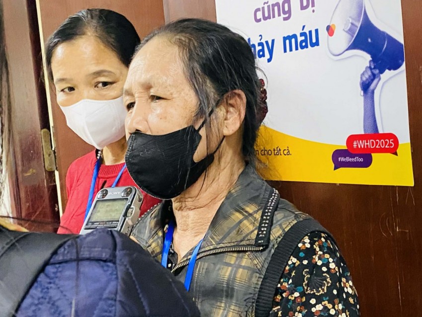 Bà Nguyễn Thị Bích (69 tuổi, quê Bắc Ninh).