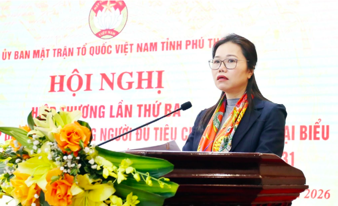 Phó Bí thư Tỉnh ủy, Chủ tịch Ủy ban MTTQ tỉnh Phú Thọ Bùi Thị Minh phát biểu tại hội nghị.