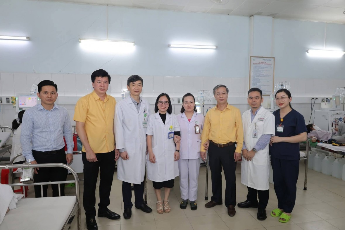 Biểu dương tinh thần trách nhiệm của đội ngũ y bác sĩ trong công tác chăm sóc sức khỏe nhân dân.