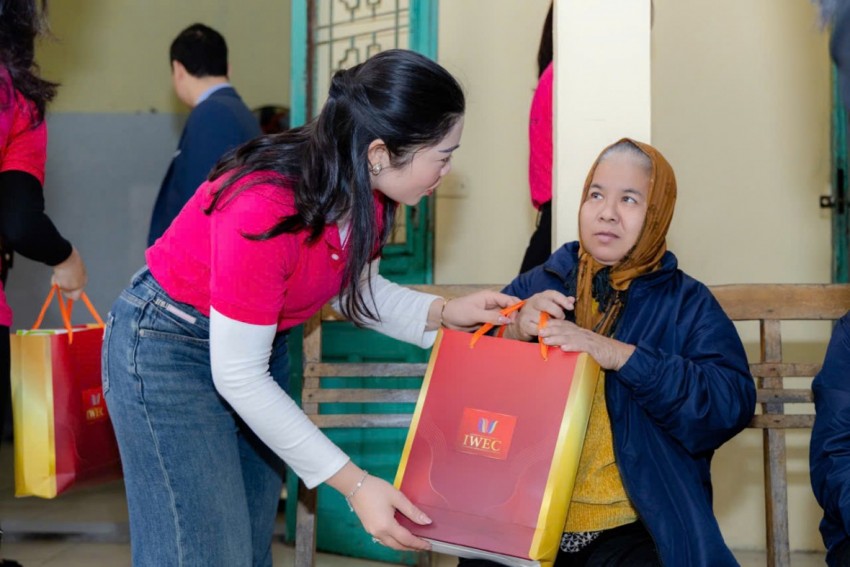 “Hành Trình Sẻ Chia Yêu Thương”: IWEC mang mùa xuân ấm áp đến Trung tâm Bảo trợ Xã hội Hà Nam