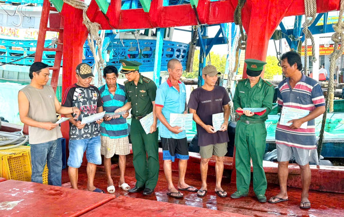 Ngư dân Cà Mau đồng hành cùng cả nước gỡ 