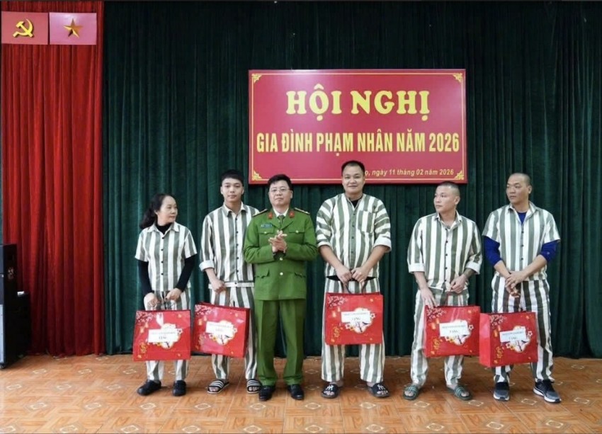 Niềm hạnh phúc của những người vừa được tự do vui Xuân, đón Tết