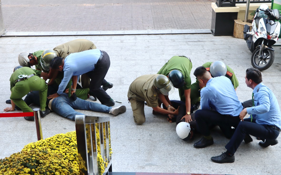 Cà Mau: Diễn tập chống cướp ngân hàng, bảo đảm an toàn cho người dân Cà Mau: Diễn tập chống cướp ngân hàng, bảo đảm an toàn cho người dân