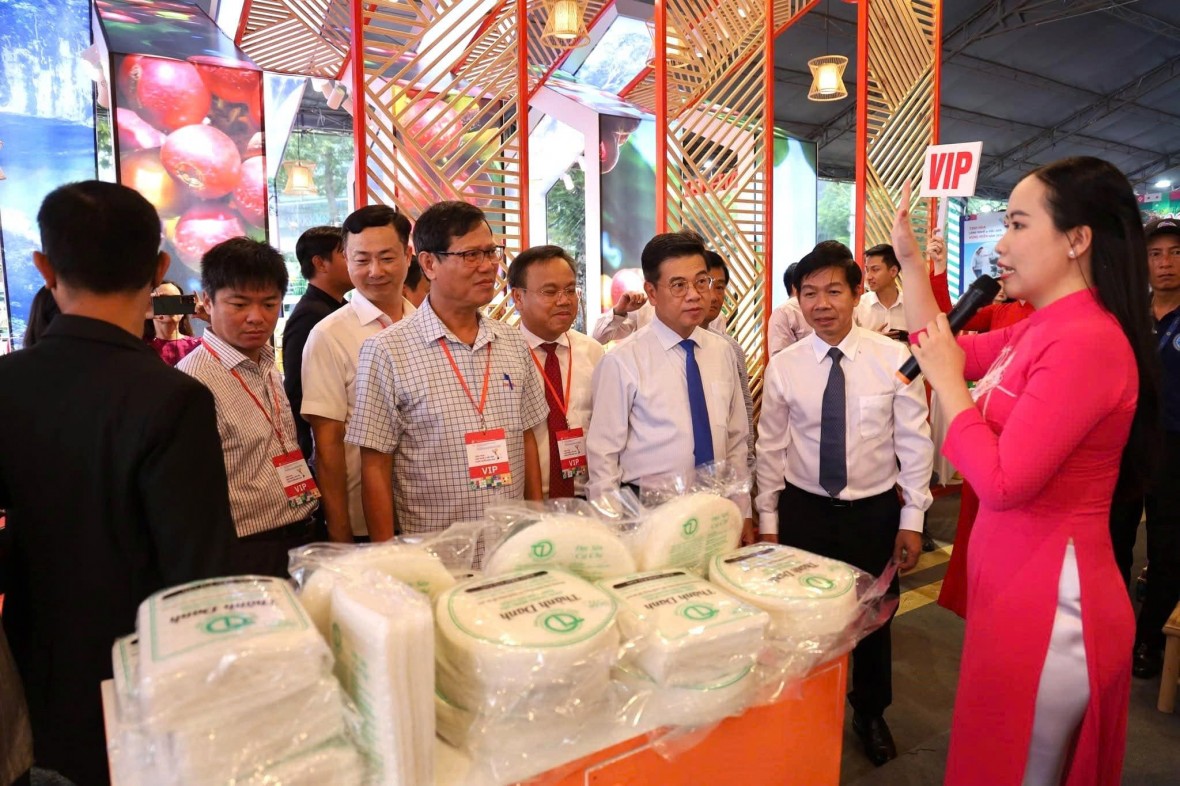 Giữ hương Xuân ở làng nghề bánh tráng trăm năm