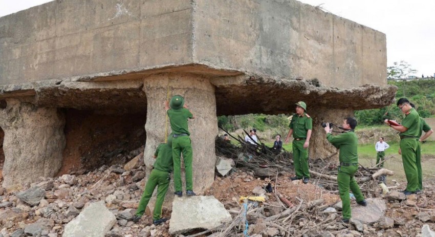 Trước 29 Tết, hoàn thành cầu phao qua sông Lô phục vụ đi lại của Nhân dân