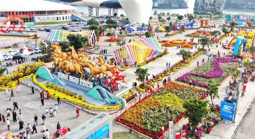 Quảng Ninh khai mạc Đại lộ hoa và công nghệ ánh sáng “Xuân di sản - Kỳ quan số”