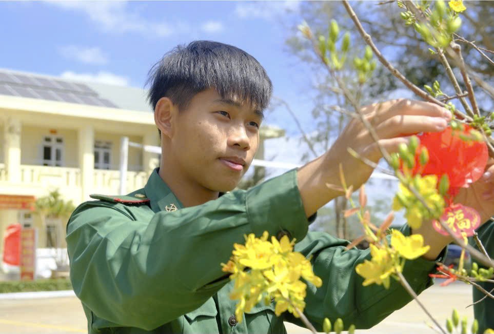 Tết nơi tuyến đầu: Khi mùa xuân gõ cửa giữa đại ngàn biên cương