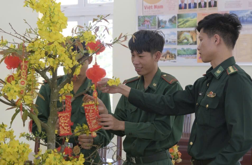 Tết nơi tuyến đầu: Khi mùa xuân gõ cửa giữa đại ngàn biên cương