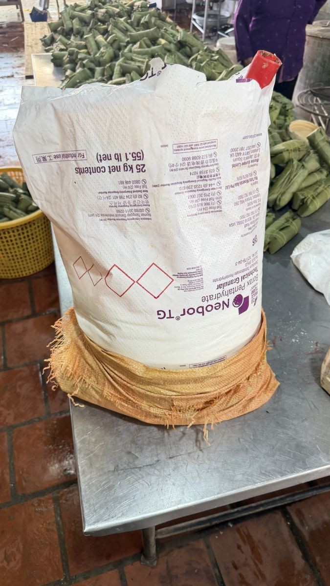 Phát hiện lượng lớn giò, chả, xúc xích chứa hàn the chuẩn bị đưa ra thị trường tiêu thụ