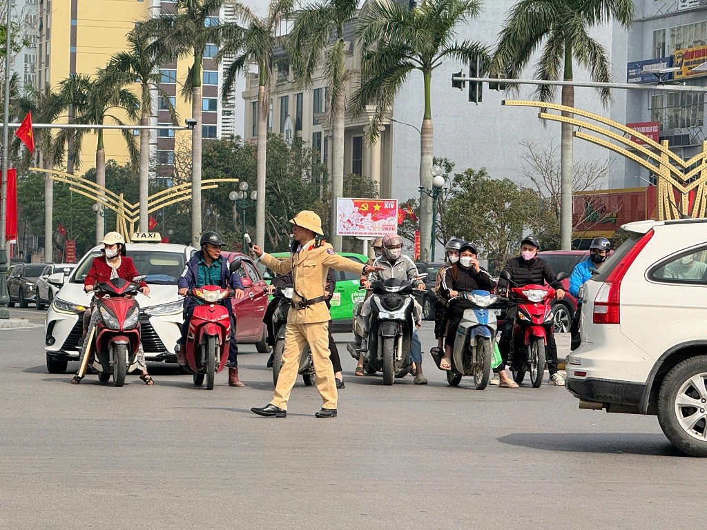Phân luồng bảo đảm TTATGT - Ảnh Công an Nghệ An.