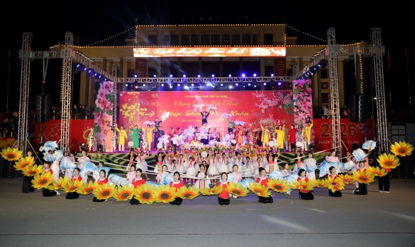 Người dân Lai Châu nô nức đón chào năm mới 2026