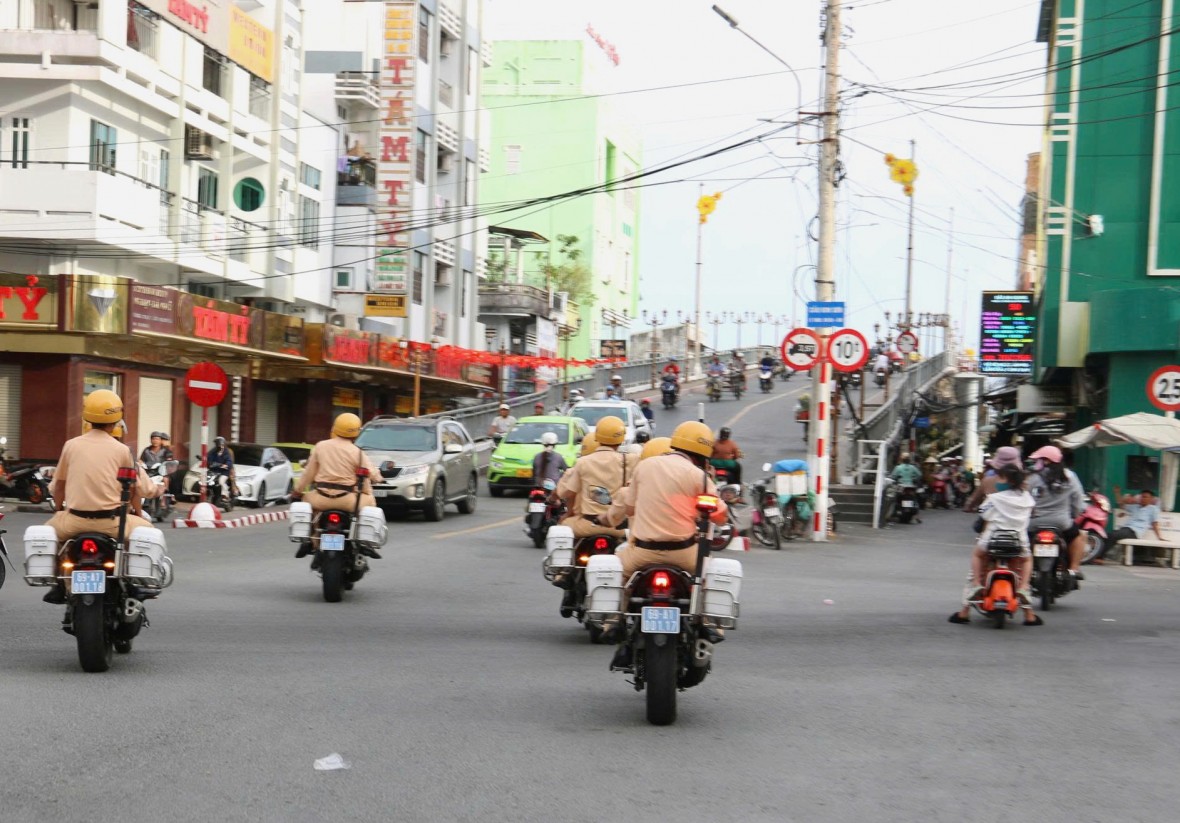Cà Mau: Kiên quyết xử lý vi phạm nồng độ cồn, bảo đảm Nhân dân vui Xuân an toàn
